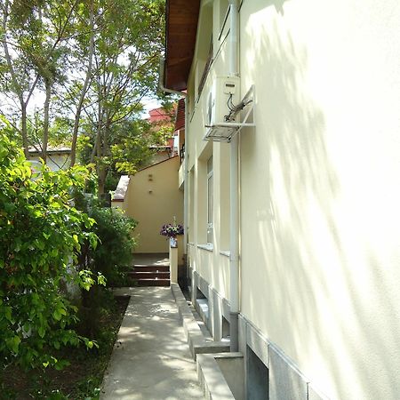 Central Villa Бухарест Экстерьер фото